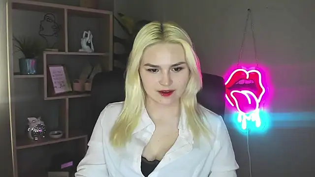 Snapshot of SweetLilyxo chatting on 5, 5, 2026 SweetLilyxo online show from 5, 5, 2026