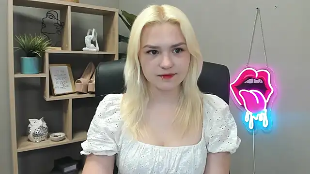 Snapshot of SweetLilyxo chatting on 13, 5, 2026 SweetLilyxo online show from 13, 5, 2026
