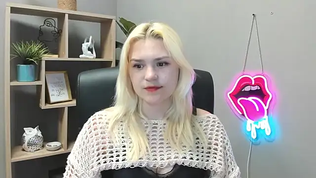 Snapshot of SweetLilyxo chatting on 22, 5, 2026 SweetLilyxo online show from 22, 5, 2026
