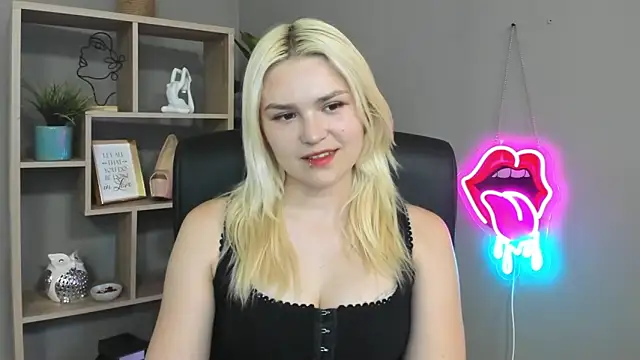 Snapshot of SweetLilyxo chatting on 24, 5, 2026 SweetLilyxo online show from 24, 5, 2026