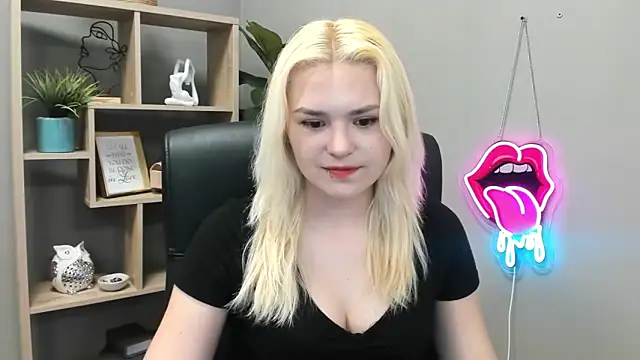 Snapshot of SweetLilyxo chatting on 15, 5, 2026 SweetLilyxo online show from 15, 5, 2026