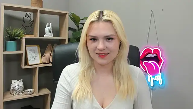Snapshot of SweetLilyxo chatting on 3, 6, 2026 SweetLilyxo online show from 3, 6, 2026