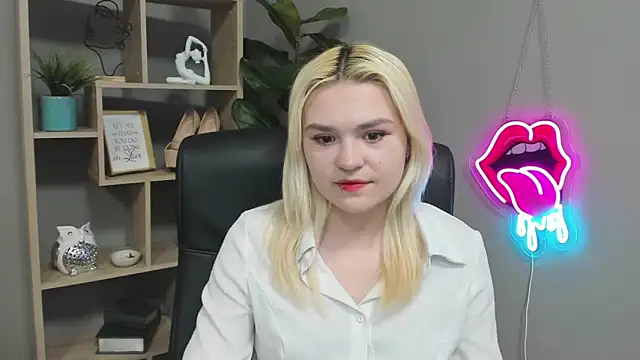 SweetLilyxo online show from 13, 4, 2026