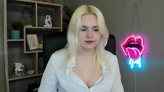 Snapshot of SweetLilyxo chatting on 12, 5, 2026 SweetLilyxo online show from 12, 5, 2026