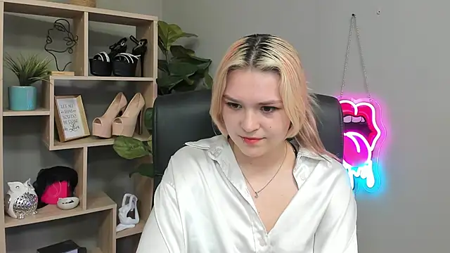 SweetLilyxo online show from 22, 7, 2026