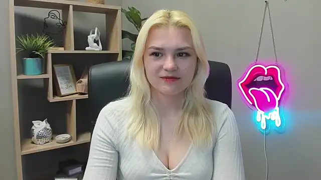 Snapshot of SweetLilyxo chatting on 6, 5, 2026 SweetLilyxo online show from 6, 5, 2026