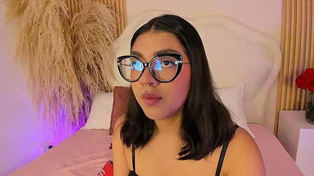 rebeca taylor online show from 18, 4, 2026