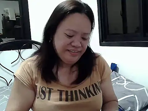 Snapshot of yummychubby29 chatting on 5, 5, 2026 yummychubby29 online show from 5, 5, 2026