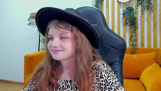 ChloeHalses online show from 8, 7, 2026