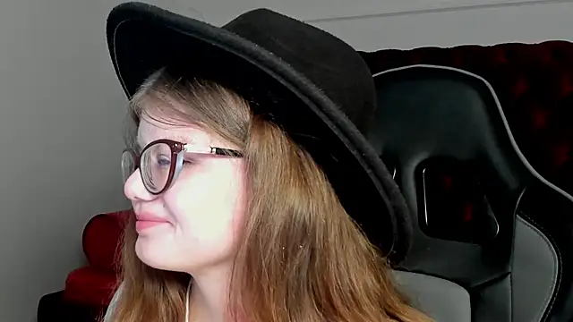 ChloeHalses online show from 19, 4, 2026