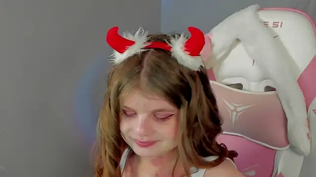 Snapshot of ChloeHalses chatting on 17, 5, 2026 ChloeHalses online show from 17, 5, 2026