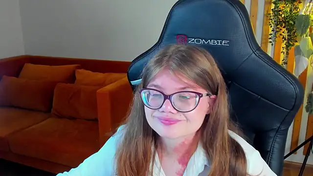 ChloeHalses online show from 12, 6, 2026