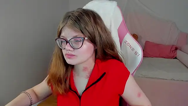 ChloeHalses online show from 5, 4, 2026