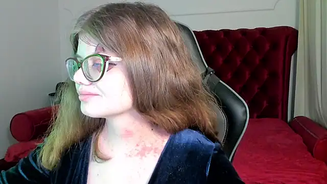 ChloeHalses online show from 5, 3, 2026