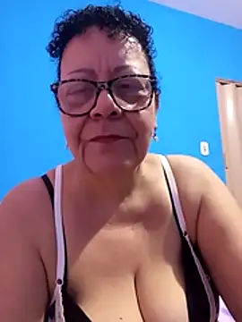 Snapshot of Luach chatting on 4, 2, 2026 Luach online show from 4, 2, 2026