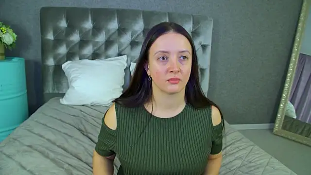 ElinaBellucci online show from 5, 3, 2026