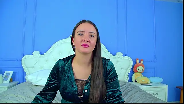 ElinaBellucci online show from 4, 2, 2026