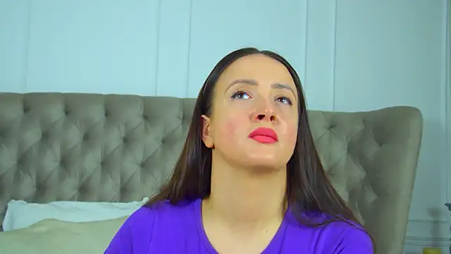 ElinaBellucci online show from 6, 4, 2026