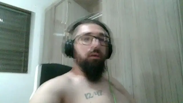 Redlovecouple online show from 8, 2, 2026