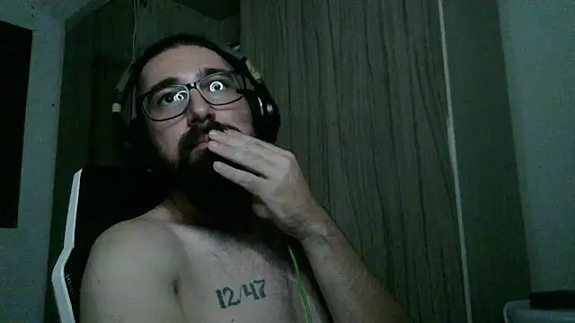 Redlovecouple online show from 7, 2, 2026