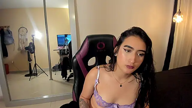 Demon lala online show from 15, 4, 2026