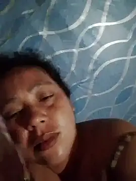 May Bombs online show from 17, 4, 2026