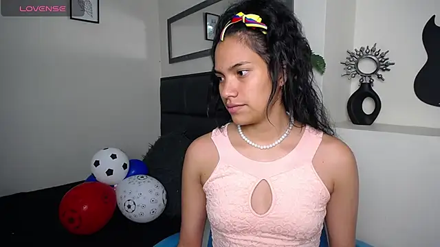 Julieta Parker online show from 19, 6, 2026