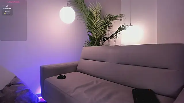 Iriana Vexz online show from 5, 3, 2026