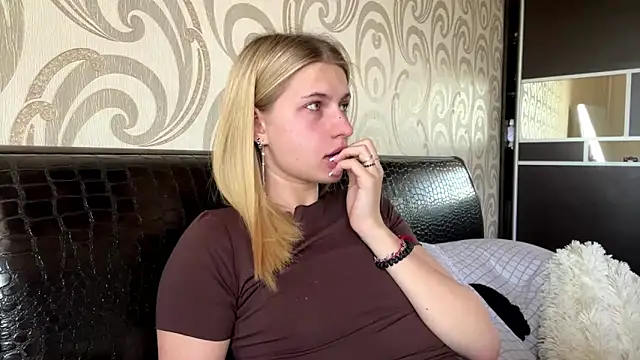 Snapshot of JeneeEady chatting on 6, 6, 2026 JeneeEady online show from 6, 6, 2026