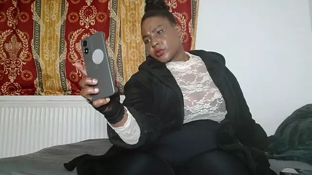 Snapshot of CurvySashia chatting on 17, 5, 2026 CurvySashia online show from 17, 5, 2026