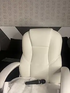 Mia rivers   online show from 12, 2, 2026