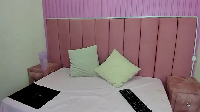 LunaSmithly online show from 17, 4, 2026