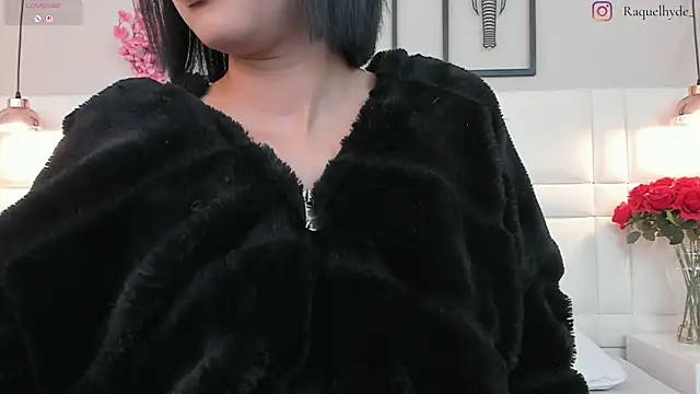 RaquelHyde  online show from 13, 7, 2026