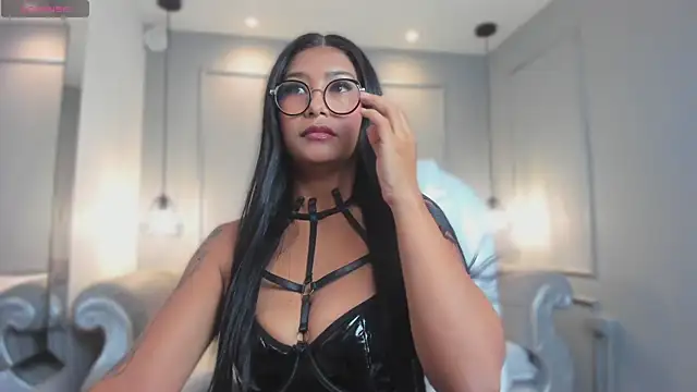 MiaSmit  online show from 10, 2, 2026