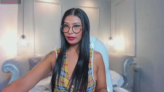 MiaSmit  online show from 4, 3, 2026