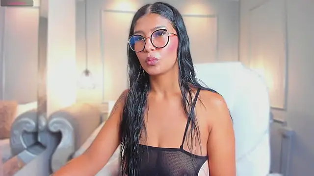 MiaSmit  online show from 18, 2, 2026