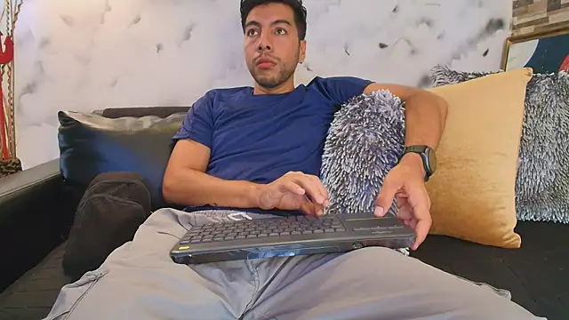 Max Hornye online show from 7, 4, 2026