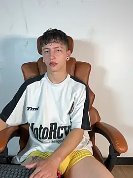 ARON LUXX online show from 4, 4, 2026