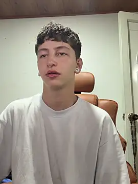 ARON LUXX online show from 6, 3, 2026