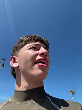 ARON LUXX online show from 1, 3, 2026