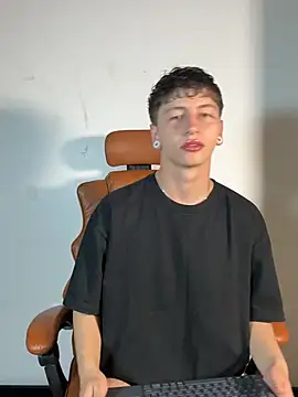 ARON LUXX online show from 22, 3, 2026