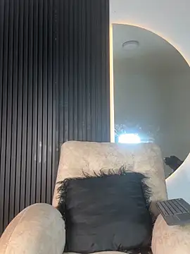 ARON LUXX online show from 11, 2, 2026