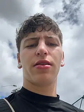 ARON LUXX online show from 11, 4, 2026