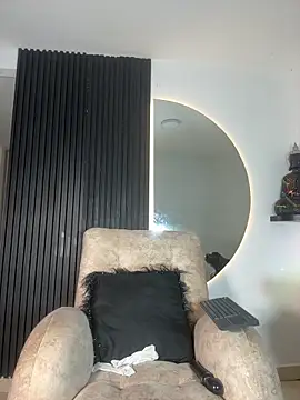 ARON LUXX online show from 10, 2, 2026