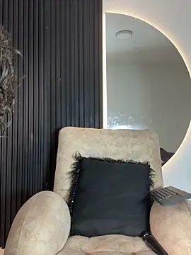 ARON LUXX online show from 12, 2, 2026