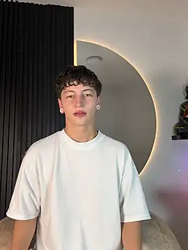 ARON LUXX online show from 9, 2, 2026