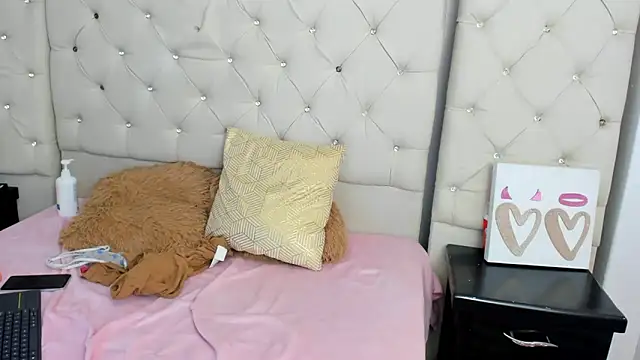 Sara Russell online show from 7, 3, 2026