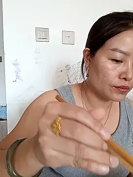 Jennie dogy online show from 7, 4, 2026