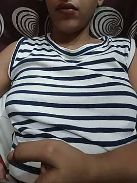 Snapshot of komalsharma99 chatting on 17, 5, 2026 komalsharma99 online show from 17, 5, 2026