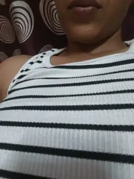 Snapshot of komalsharma99 chatting on 2, 6, 2026 komalsharma99 online show from 2, 6, 2026